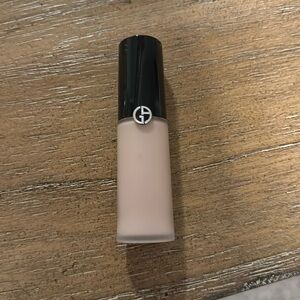 Armani beauty luminous silk concealer